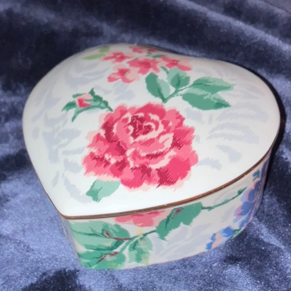 Victorian Rose Porcelain‎ Heart-Shaped Trinket Box Kimiko Ikeda Pink Green